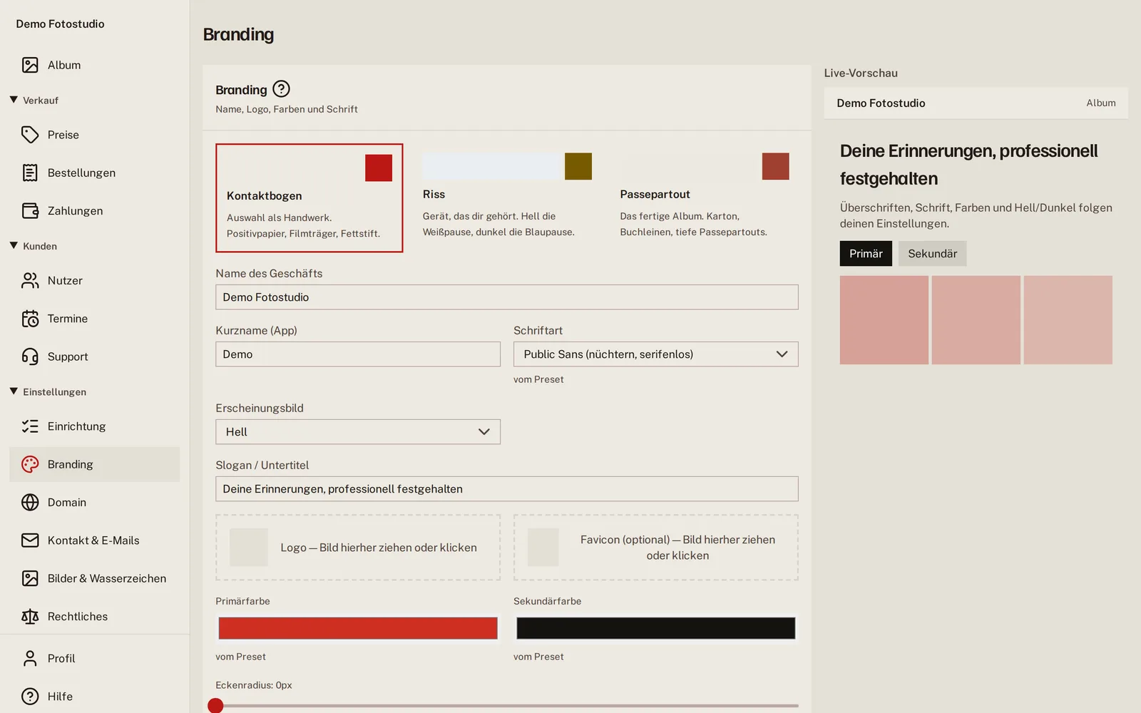 Branding-Einstellungen mit drei Vorlagen, Farbwahl und Live-Vorschau